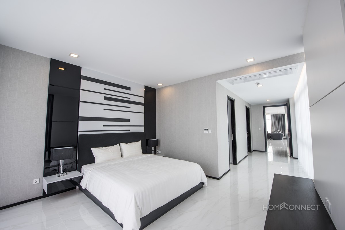 Amazing 4 bedroom penthouse in Daun Penh