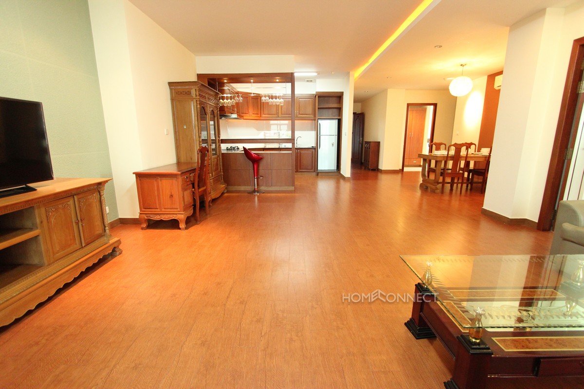 Large modern serviced apartment in Toul Kork