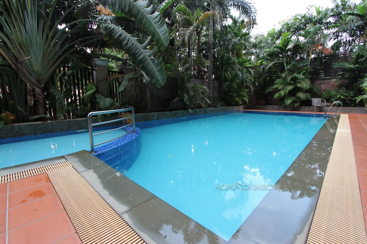 Large modern serviced apartment in Toul Kork