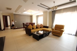 Spacious modern 3 bedroom apartment in Toul Kork