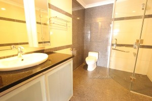 Spacious modern 3 bedroom apartment in Toul Kork