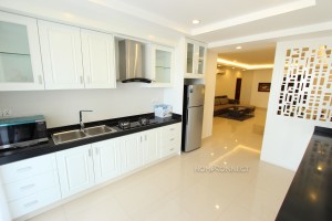 Expansive 2 Bedroom Apartment in Toul Tom Poung