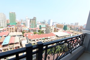 Expansive 2 Bedroom Apartment in Toul Tom Poung