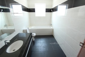 Expansive 2 Bedroom Apartment in Toul Tom Poung