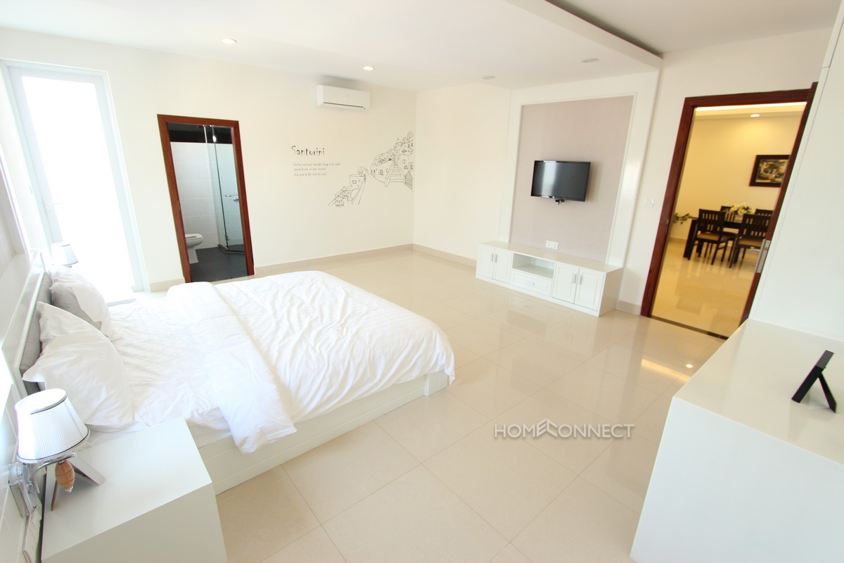 Expansive 2 Bedroom Apartment in Toul Tom Poung