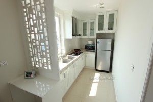 Luxurious 1 Bedroom Apartment in Toul Tom Poung