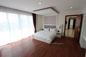Luxurious 1 Bedroom Apartment in Toul Tom Poung