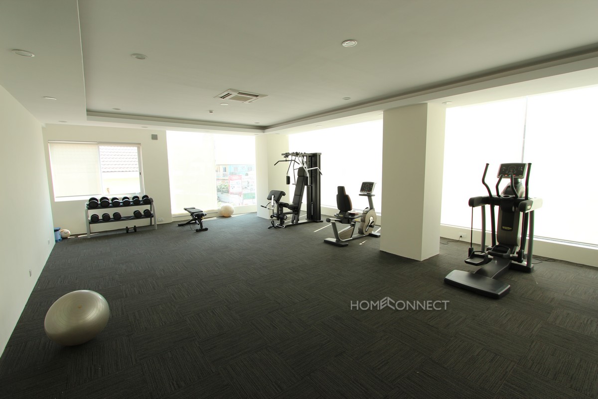 Expansive 2 Bedroom Apartment in Toul Tom Poung