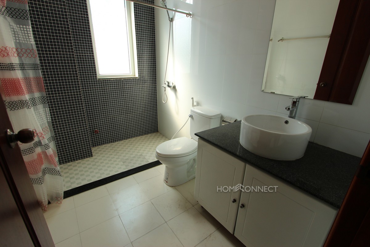 Modern 2 bedroom apartment in Tonle Bassac