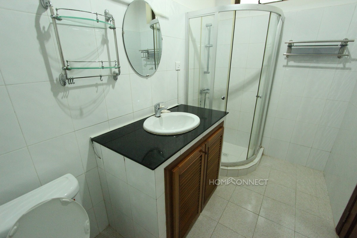 Fully serviced 2 bedroom apartment in Tonle Bassac