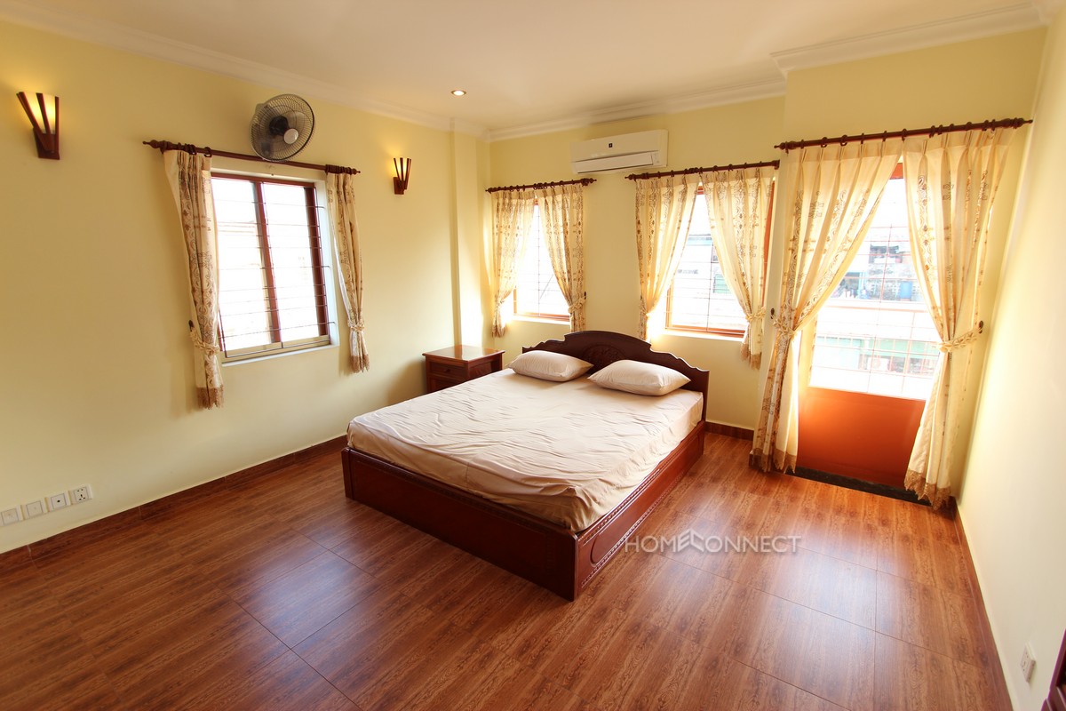 Riverside 2 Bedroom Apartment in Daun Penh