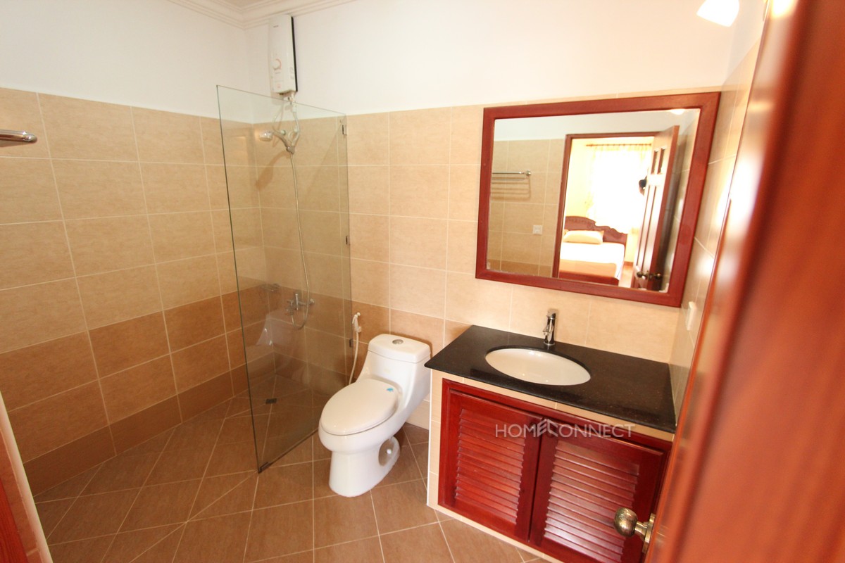 Riverside 2 Bedroom Apartment in Daun Penh
