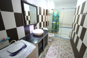 Fully serviced modern apartment near Riverside