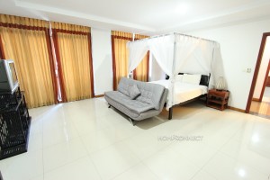 Fully serviced modern apartment near Riverside