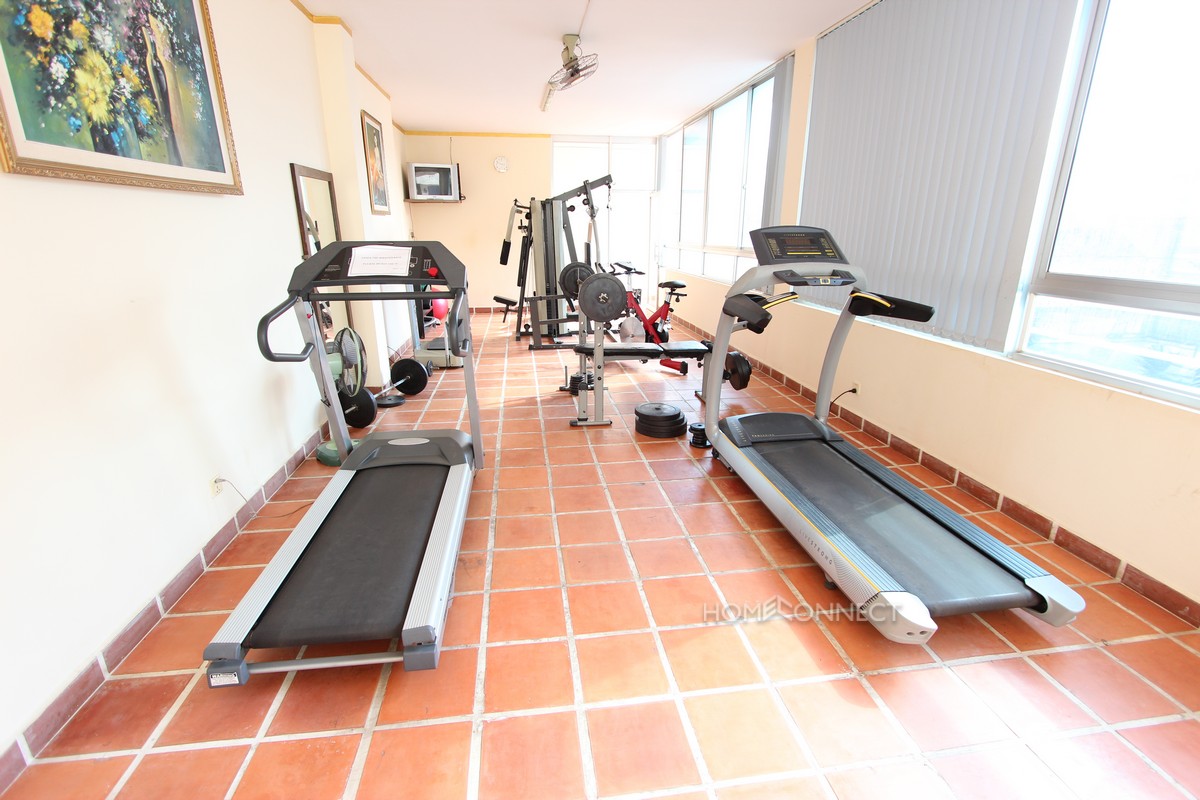 Fully serviced Penthouse close to Riverside