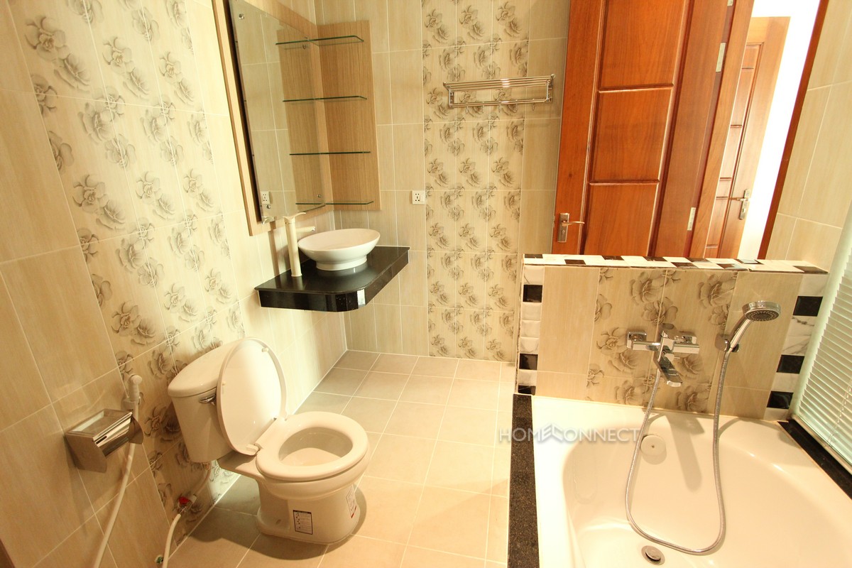 Modern 2 bedroom apartment close to Russian market