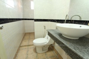 Good sized 2 bedroom near Russian market