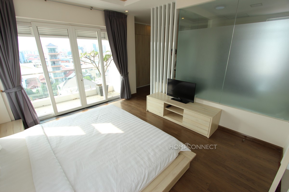 Fantastic 2 Bedroom Penthouse in BKK3