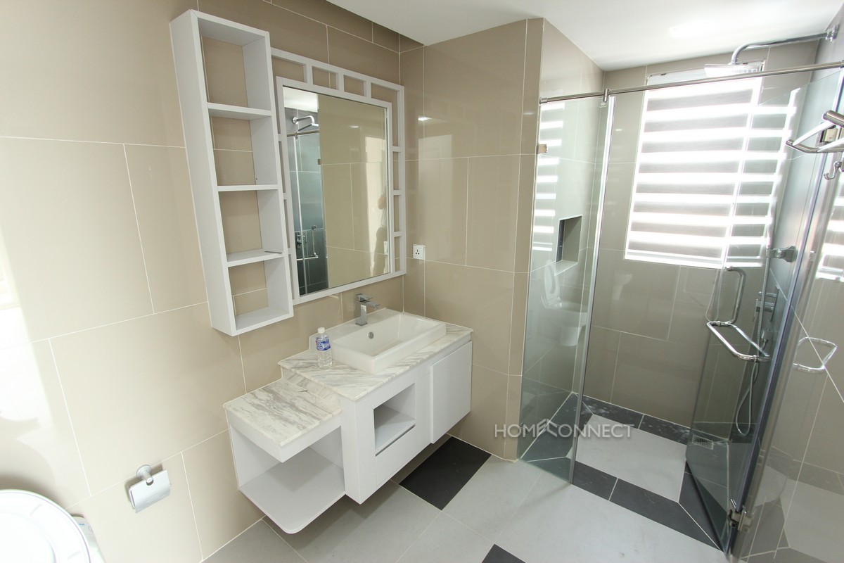 Luxurious 2 Bedroom Apartment in BKK1