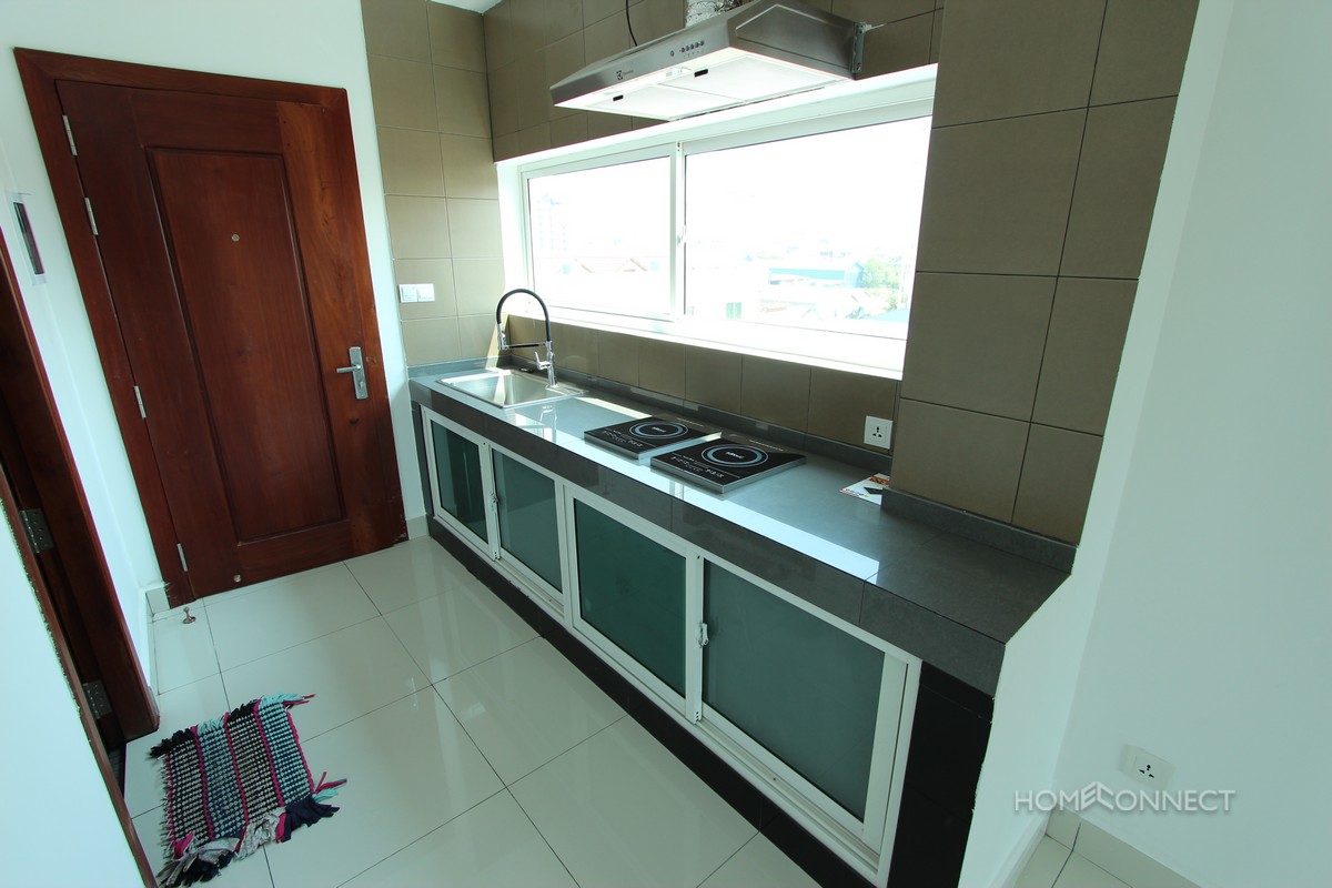 Newly Constructed Studio Apartment Near the Russian Market