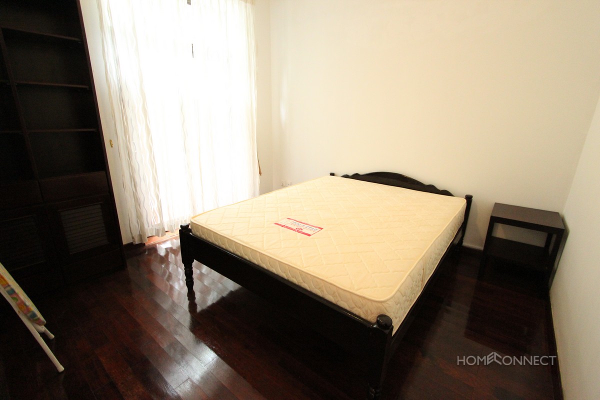 Large 3 Bedroom Apartment Close To Independence Monument | Phnom Penh