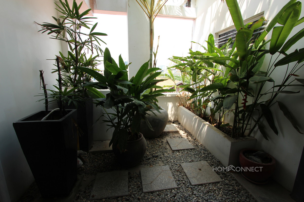 Newly Renovated 3 Bedroom Apartment For Sale in Daun Penh | Phnom Penh