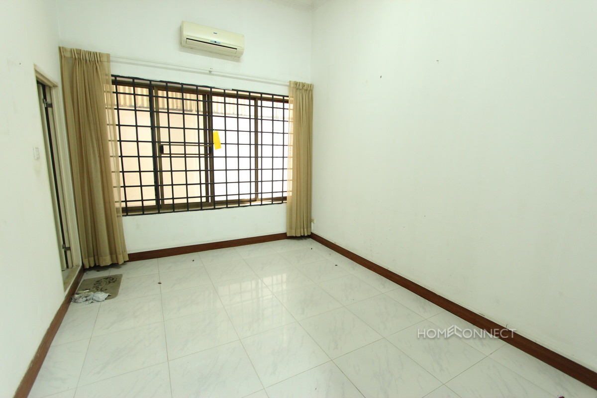 Central Family Villa Near the Independence Monument | Phnom Penh