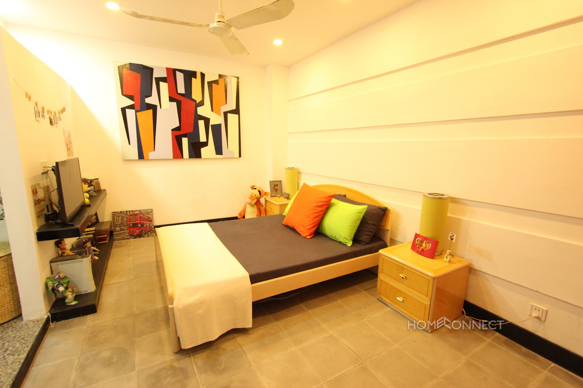 Newly Renovated 3 Bedroom Apartment For Sale in Daun Penh | Phnom Penh