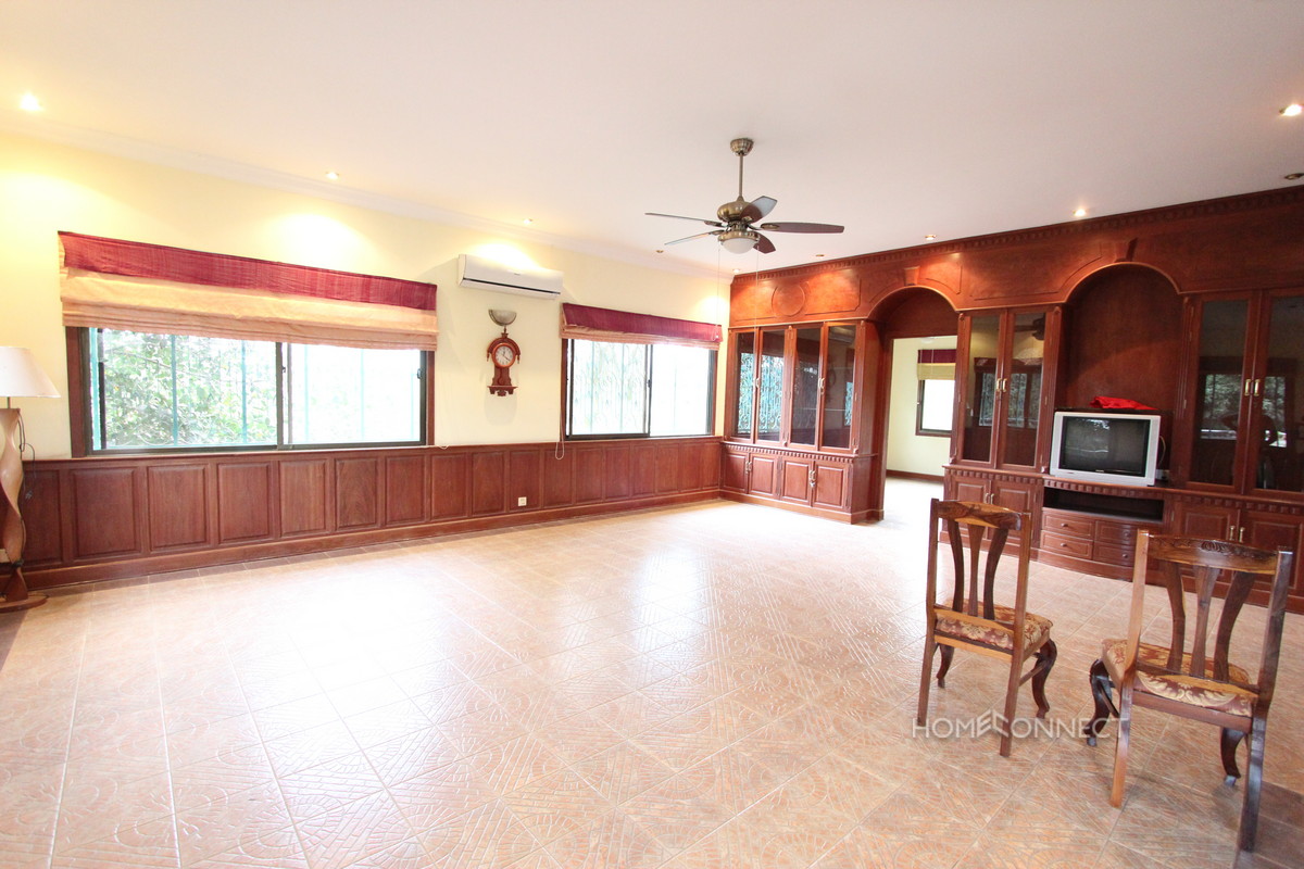 Spacious 4 Bedroom Villa in Chroy Chongva | Phnom Penh