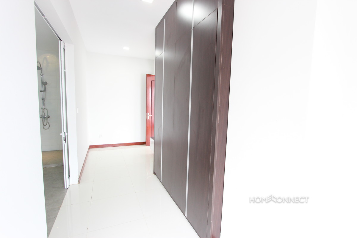 Western Style Modern Apartment Close to Independence Monument | Phnom Penh