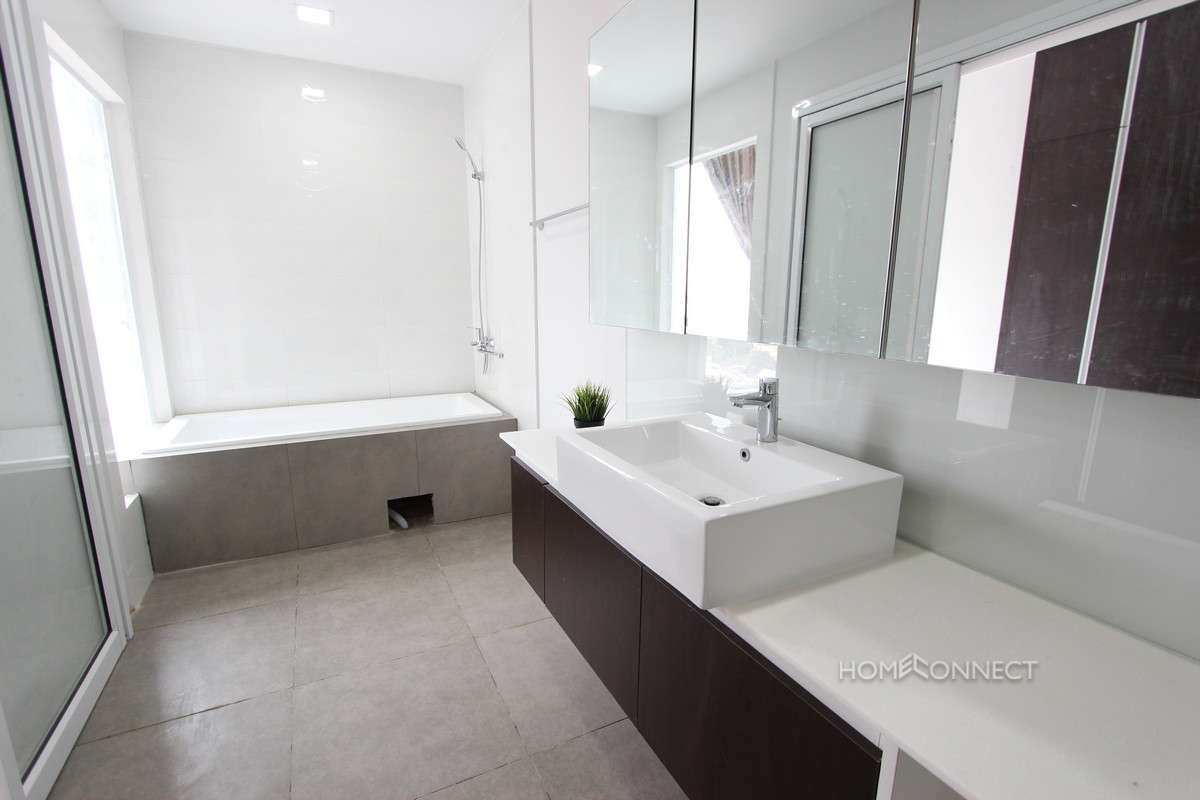 Western Style Modern Apartment Close to Independence Monument | Phnom Penh