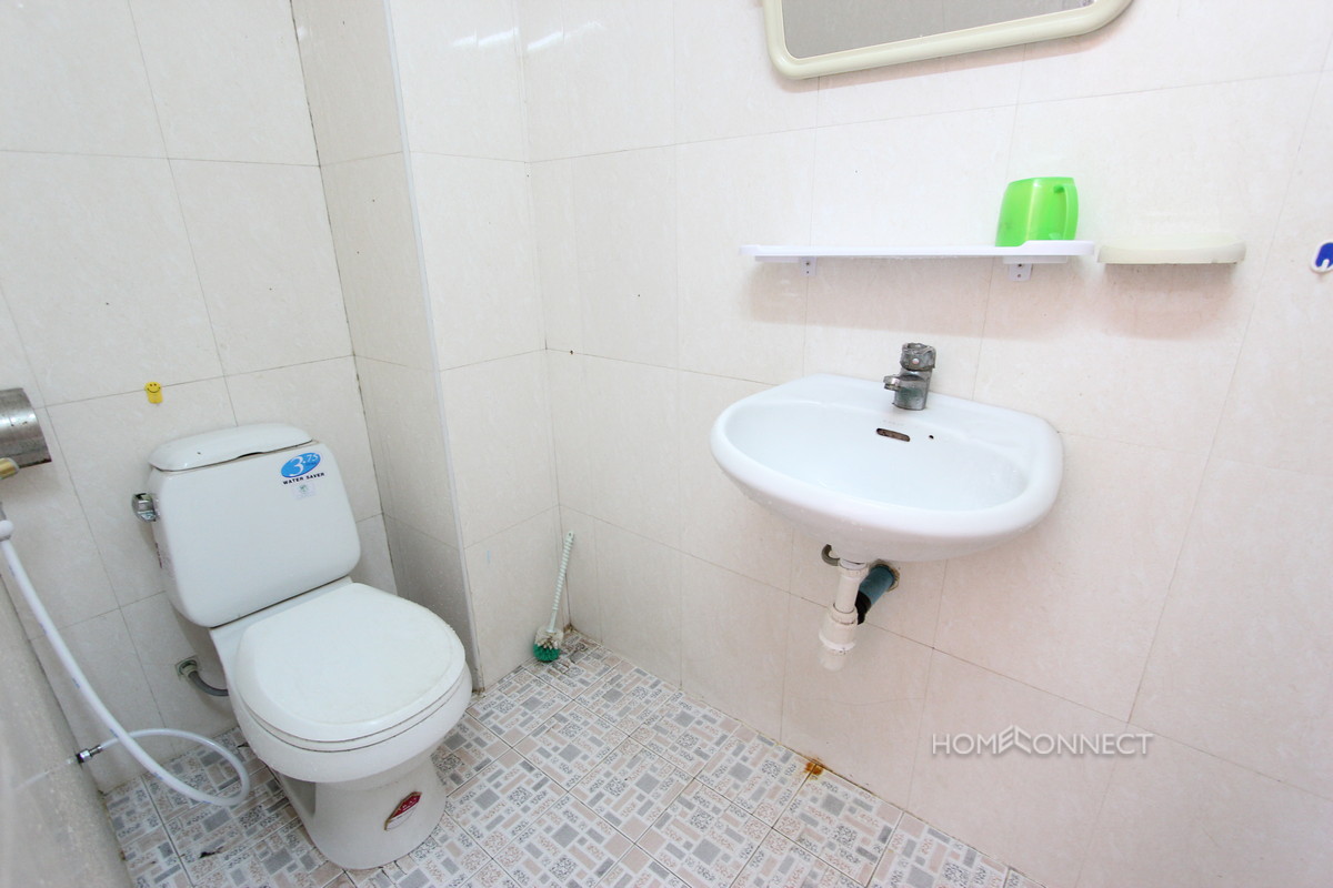 Budget 2 Bedroom Apartment Near the Russian Market | Phnom Penh