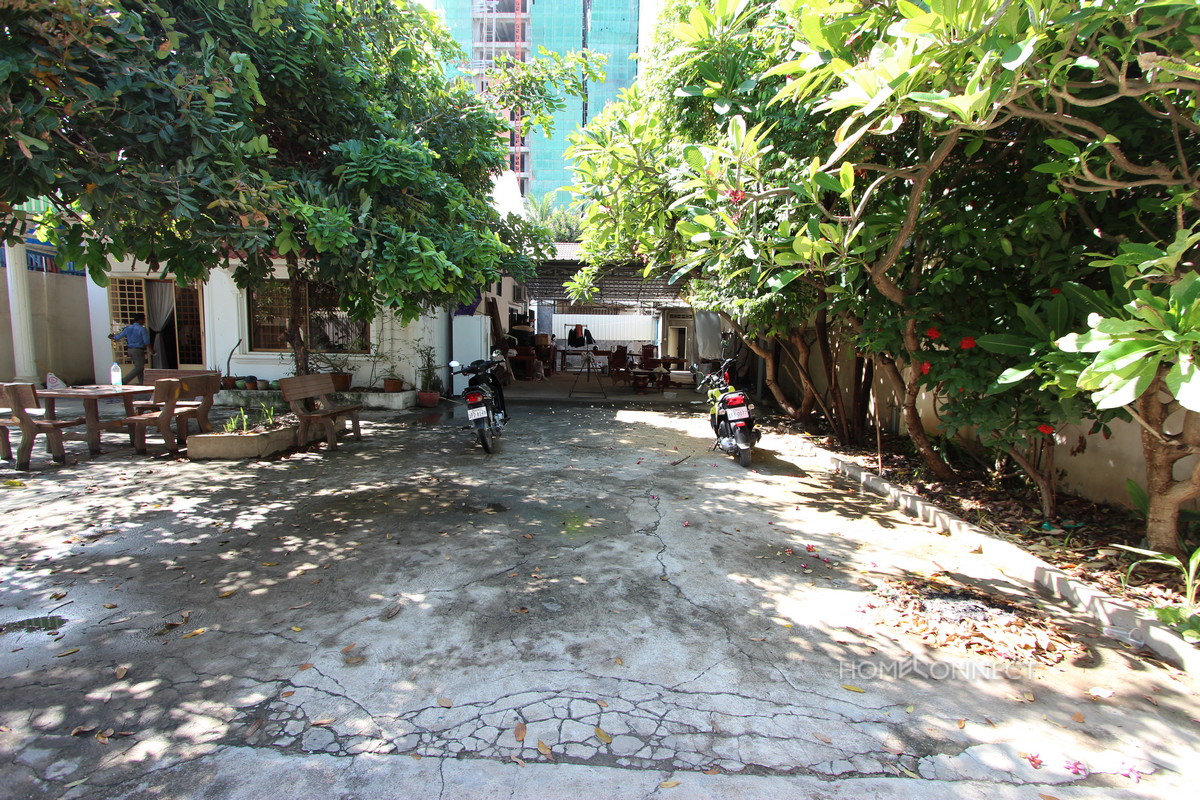 Cosy 3 Bedroom Villa on a Large Block in Boeung Trabek | Phnom Penh Real Estate