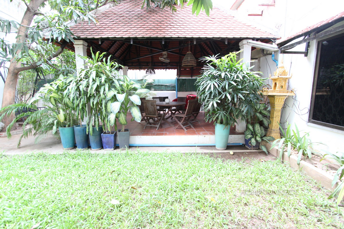 Pleasant 3 Bedroom Townhouse in Tonle Bassac | Phnom Penh Real Estate