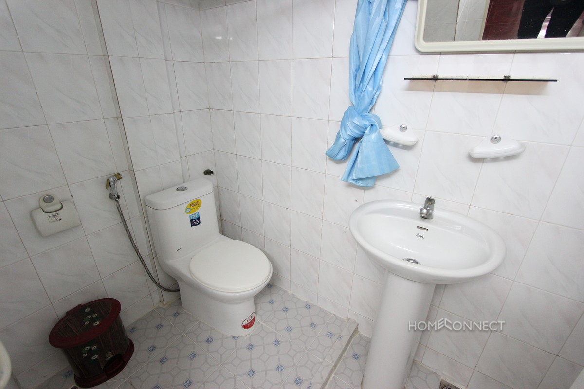 Pleasant 3 Bedroom Apartment in the Riverside Area | Phnom Penh Real Estate