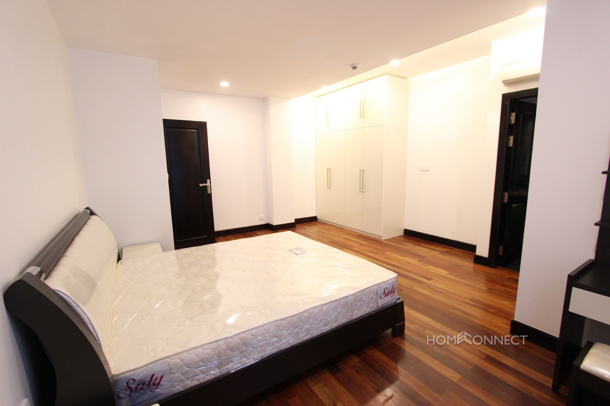 Large 3 Bedroom Apartment in Wat Phnom | Phnom Penh Real Estate