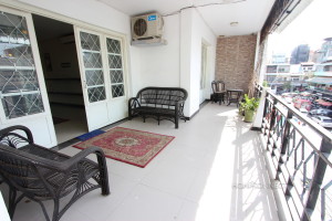 Three Bedroom Apartment Close to the Central Market | Phnom Penh Real Estate