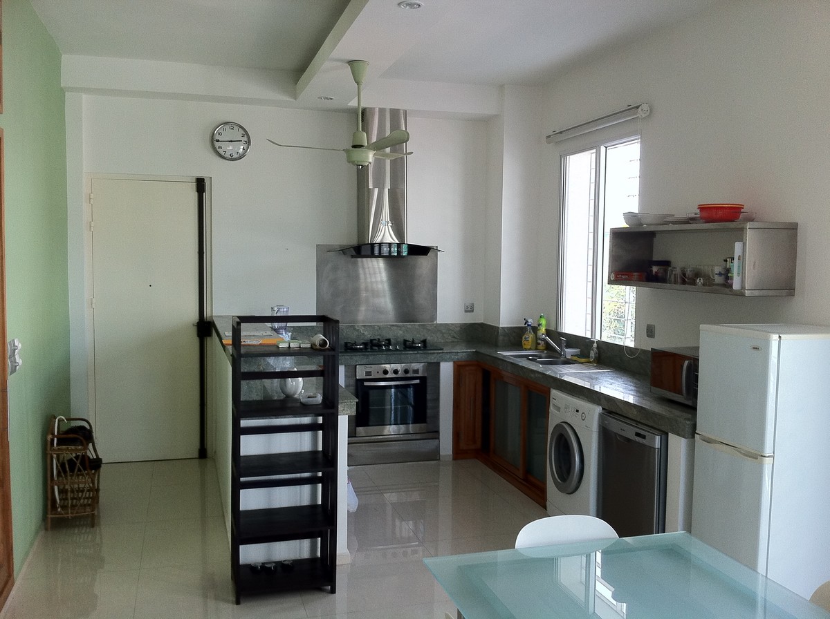 Beautiful Renovated 1 Bedroom Apartment Near Wat Phnom | Phnom Penh Real Estate