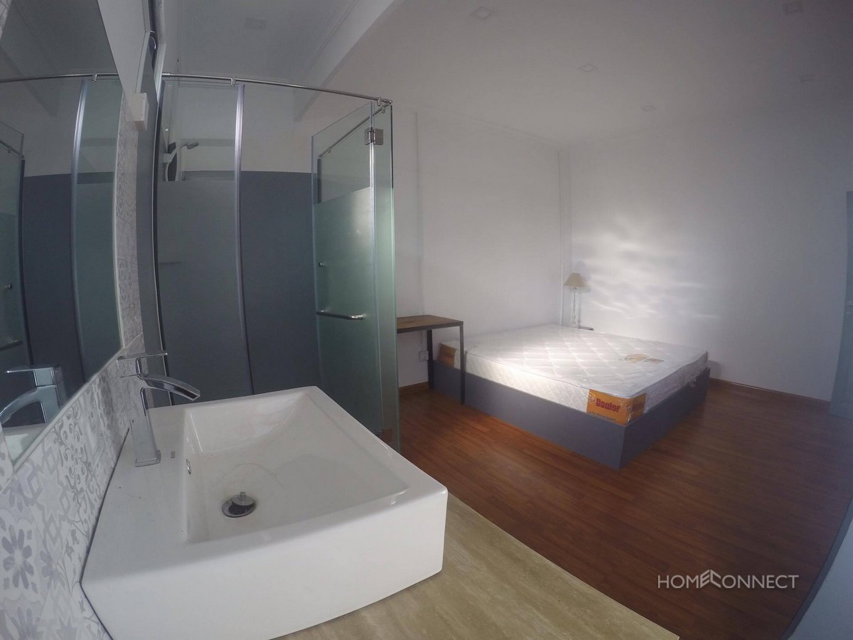 Beautiful 3 Bedroom Apartment For Rent Beside The Royal Palace | Phnom Penh Real Estate