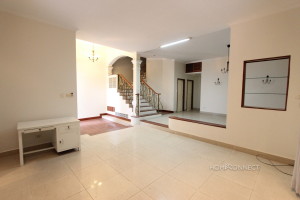 Comfortable 3 Bedroom Villa in Boeung Tumpun | Phnom Penh Real Estate