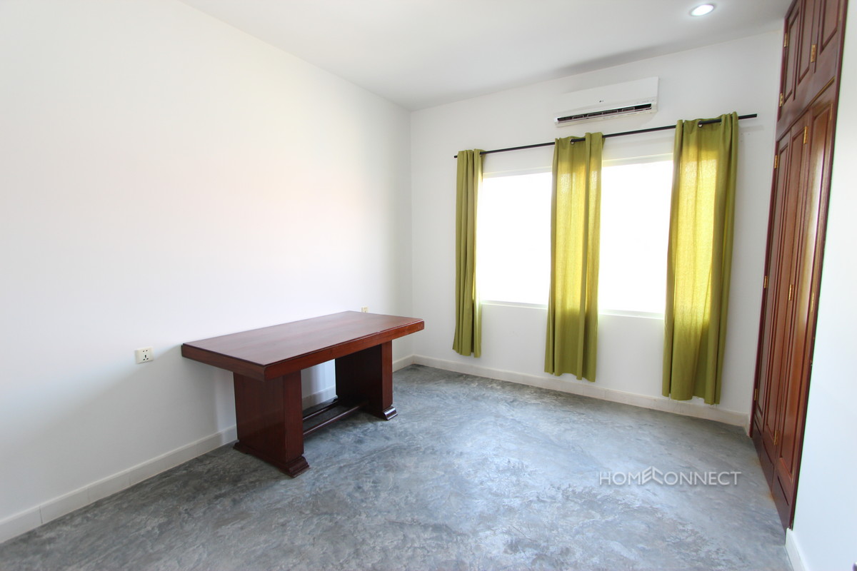 Pleasant 3 Bedroom Apartment in Tonle Bassac | Phnom Penh Real Estate