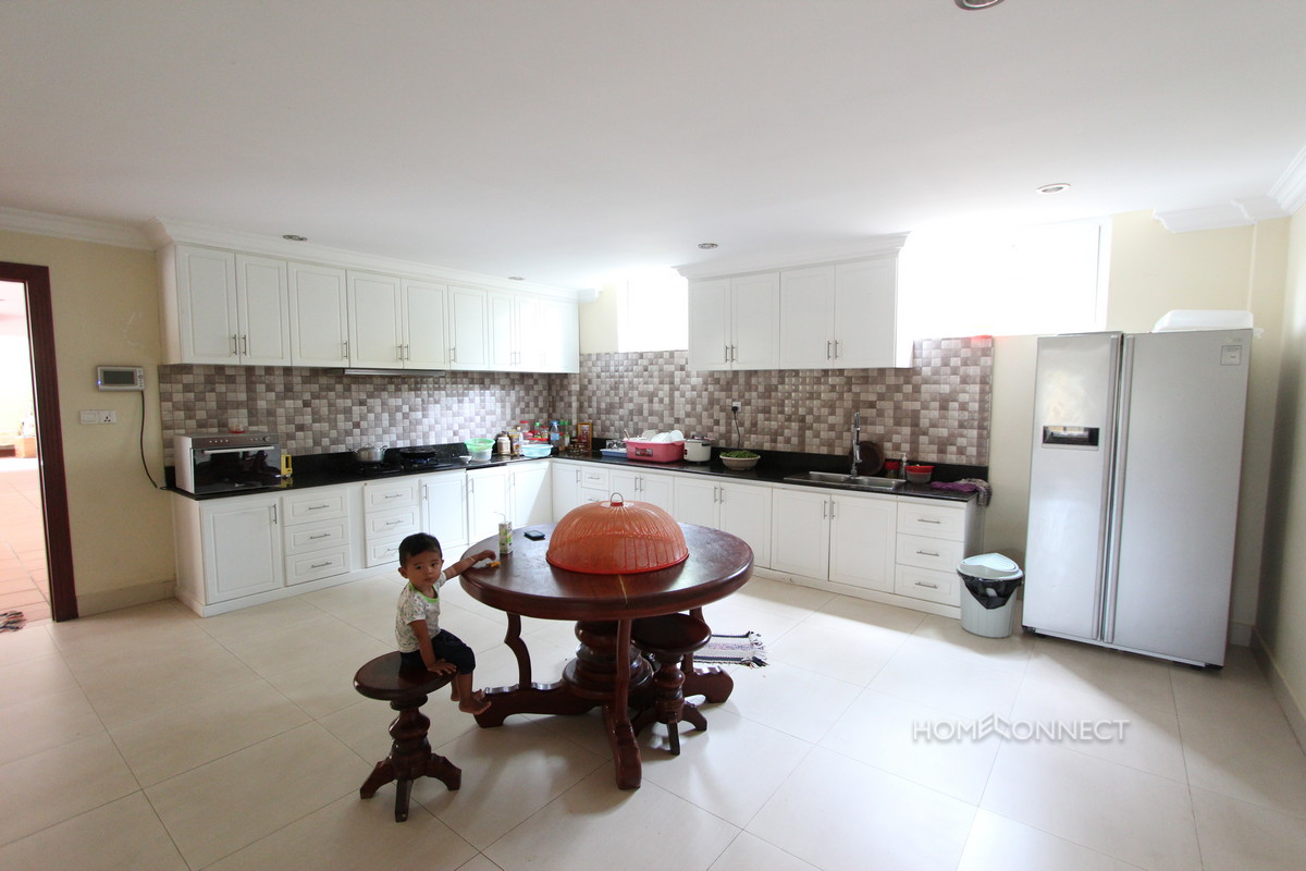 Large Villa With a Garden in Chroy Changva | Phnom Penh Real Estate