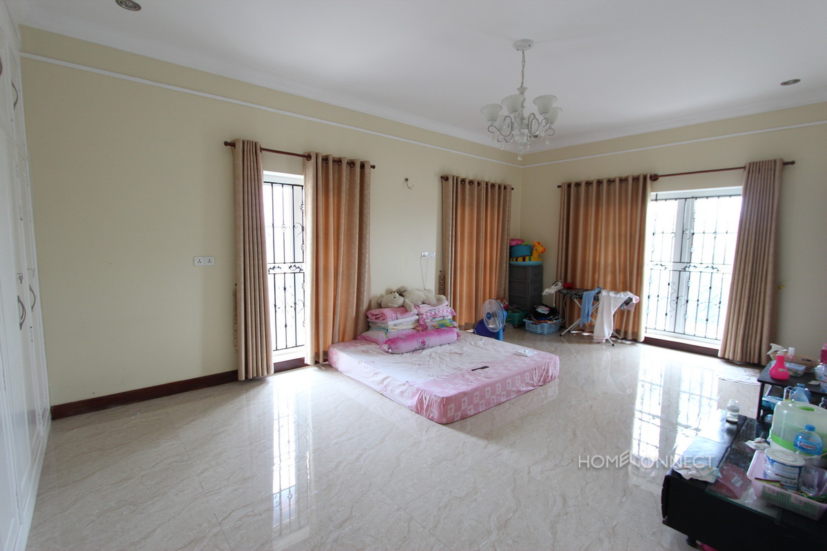 Large Villa With a Garden in Chroy Changva | Phnom Penh Real Estate