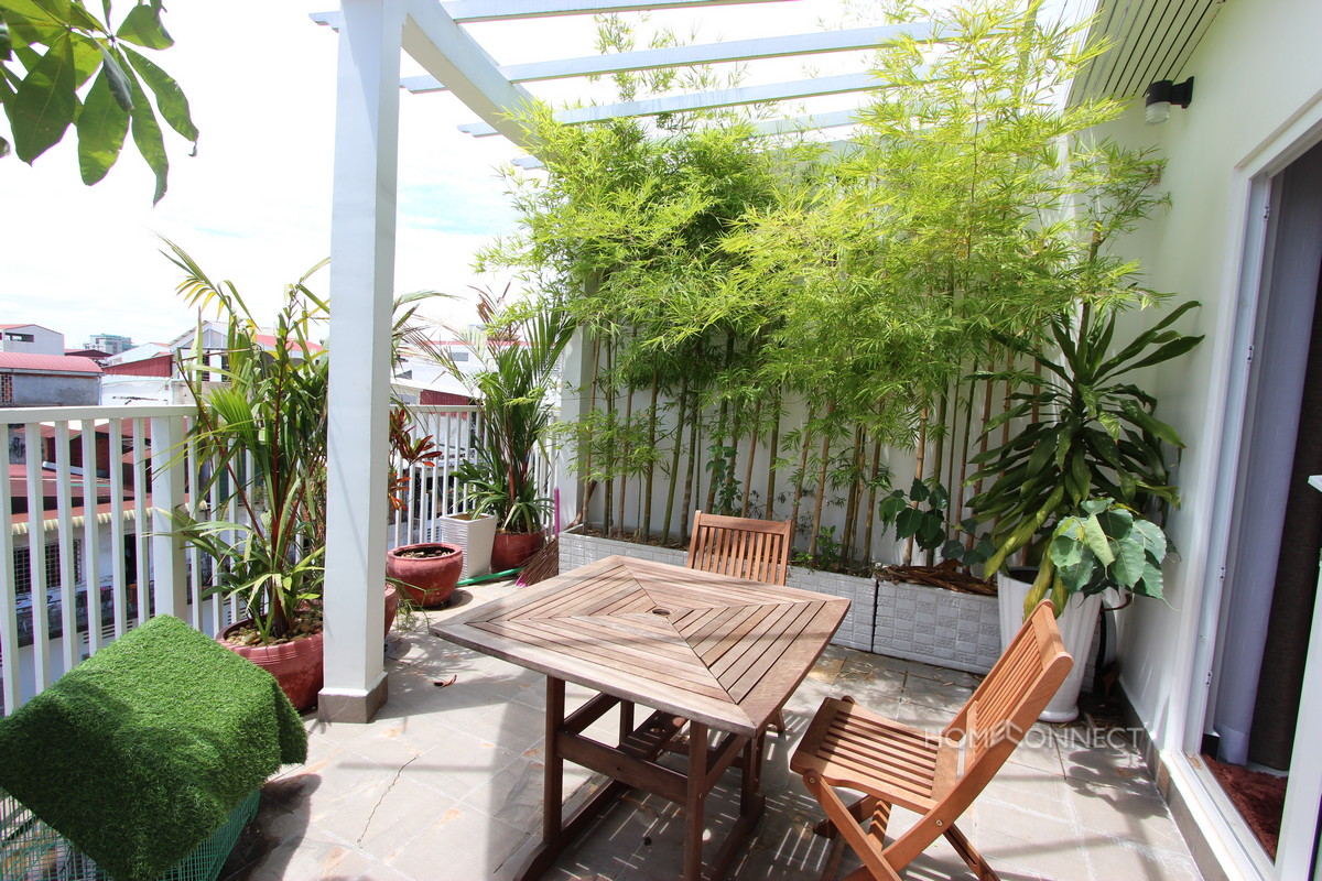 Colonial 2 Bedroom Apartment Near Riverside For Sale | Phnom Penh Real Estate