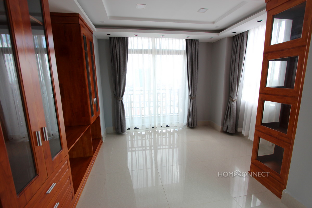 Large 5 Bedroom Penthouse in BKK3 | Phnom Penh Real Estate