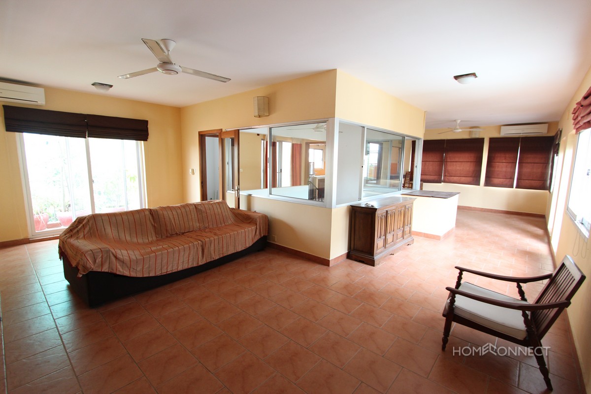 Comfortable 3 Bedroom Apartment Close to Independence Monument | Phnom Penh Real Estate