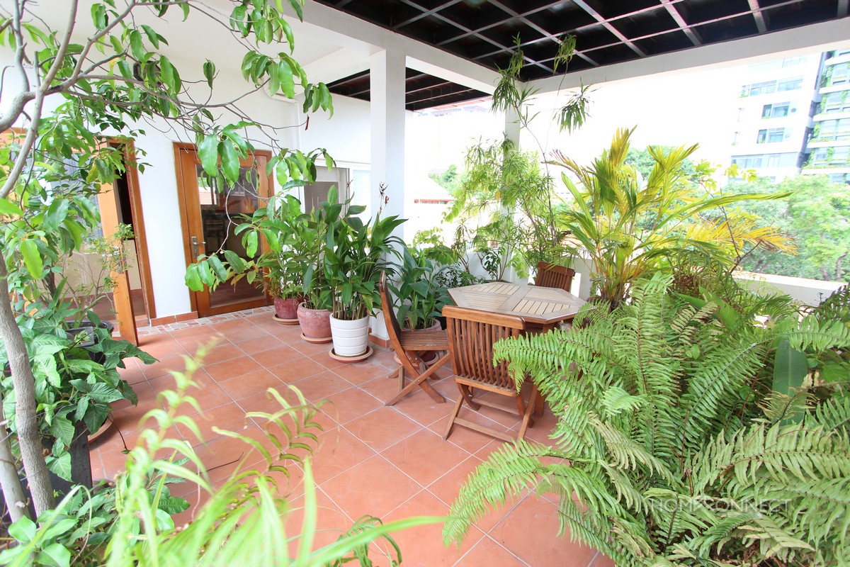 Comfortable 3 Bedroom Apartment Close to Independence Monument | Phnom Penh Real Estate