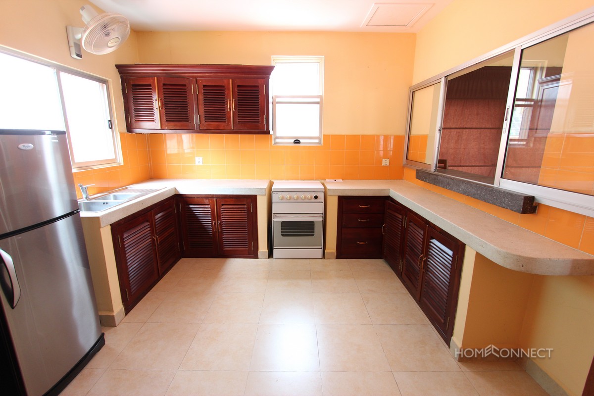 Comfortable 3 Bedroom Apartment Close to Independence Monument | Phnom Penh Real Estate