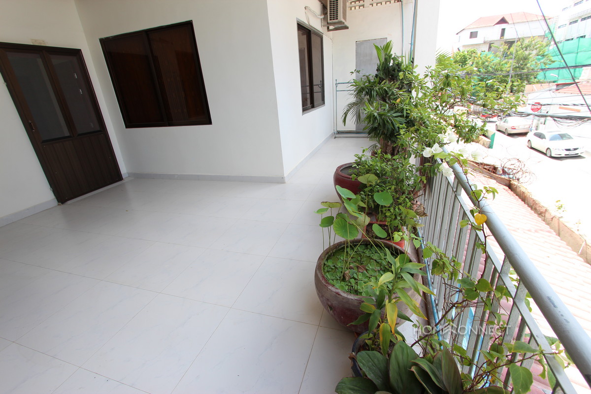 Cozy 2 Bedroom 2 Bathroom Apartment in BKK1 | Phnom Penh Real Estate