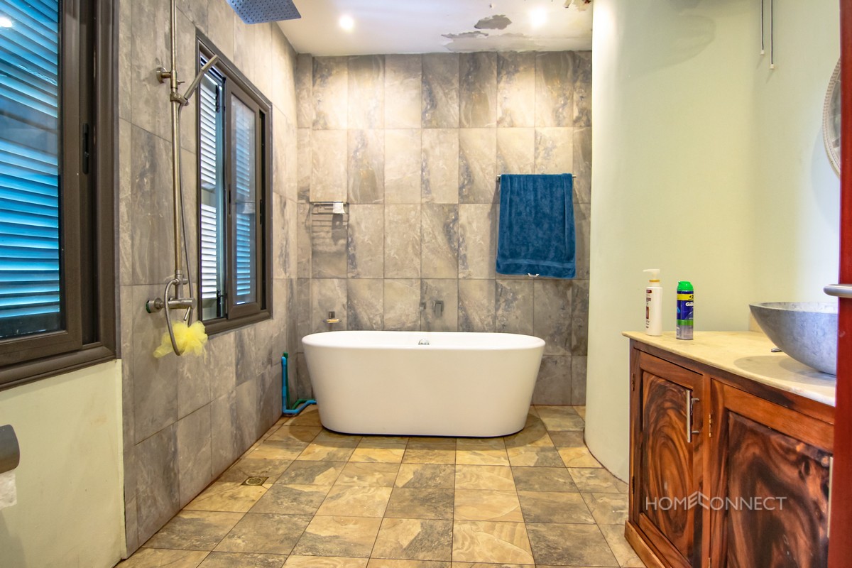 Modern 4 Bedroom Apartment For Sale Close to Riverside | Phnom Penh Real Estate